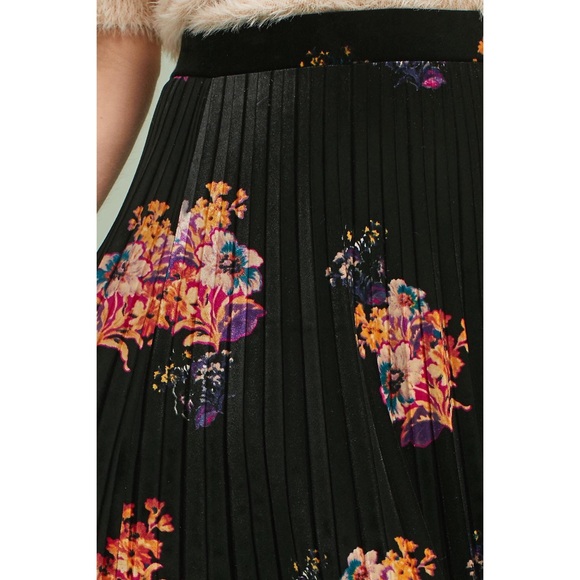 Anthropologie Maeve Nilla Floral Velvet Skirt - Picture 3 of 4